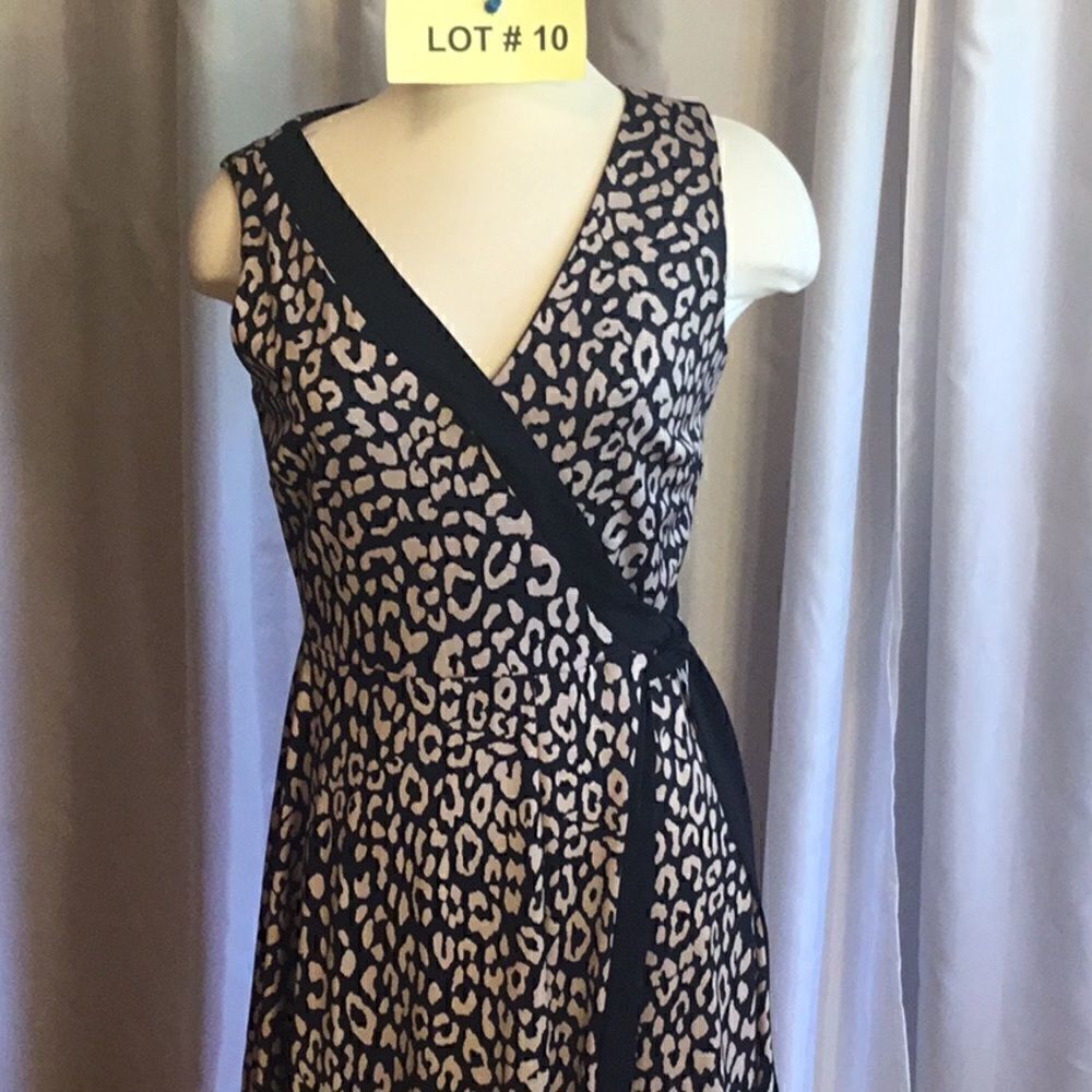 Faux wrap style dress in animal print, pull on v neck, size small SHELBY/PALMER - Picture 4 of 13